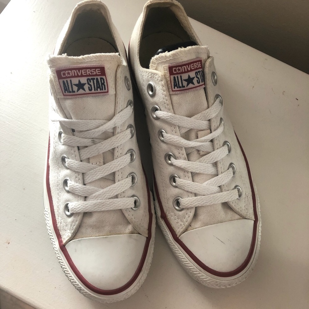 Converse all white women’s size 7 sneakers